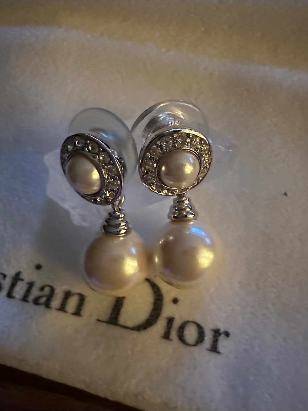 Christian Dior Vintage Rhodium Earrings with Ivory Pearls - Picture 3 of 3